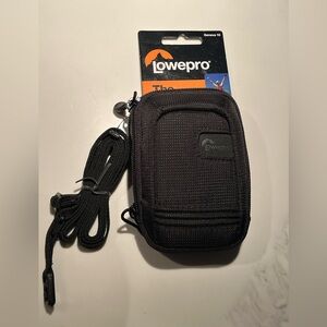 NWT Lowepro Black Camera Case- Geneva 10